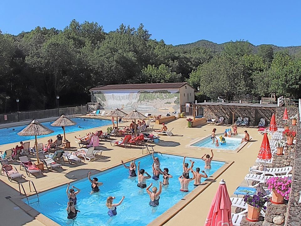 Camping La Clémentine Avec Piscine Chauffée Et Chalets En Cévennes