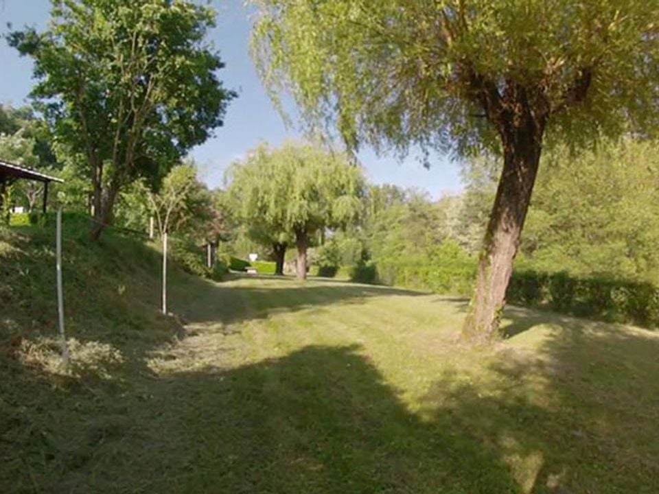 Camping Le Marchand in Colombier le Vieux | Campings.com