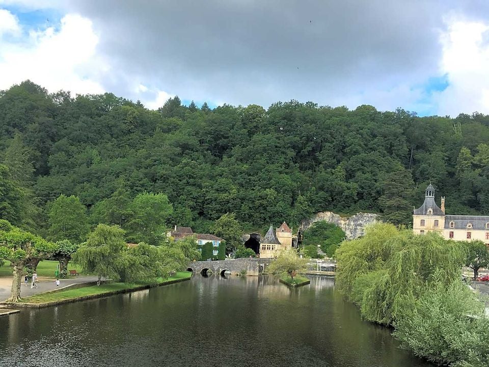 Camping L'Etang Bleu, Vieux Mareuil, Sud Ouest, France avec Voyages