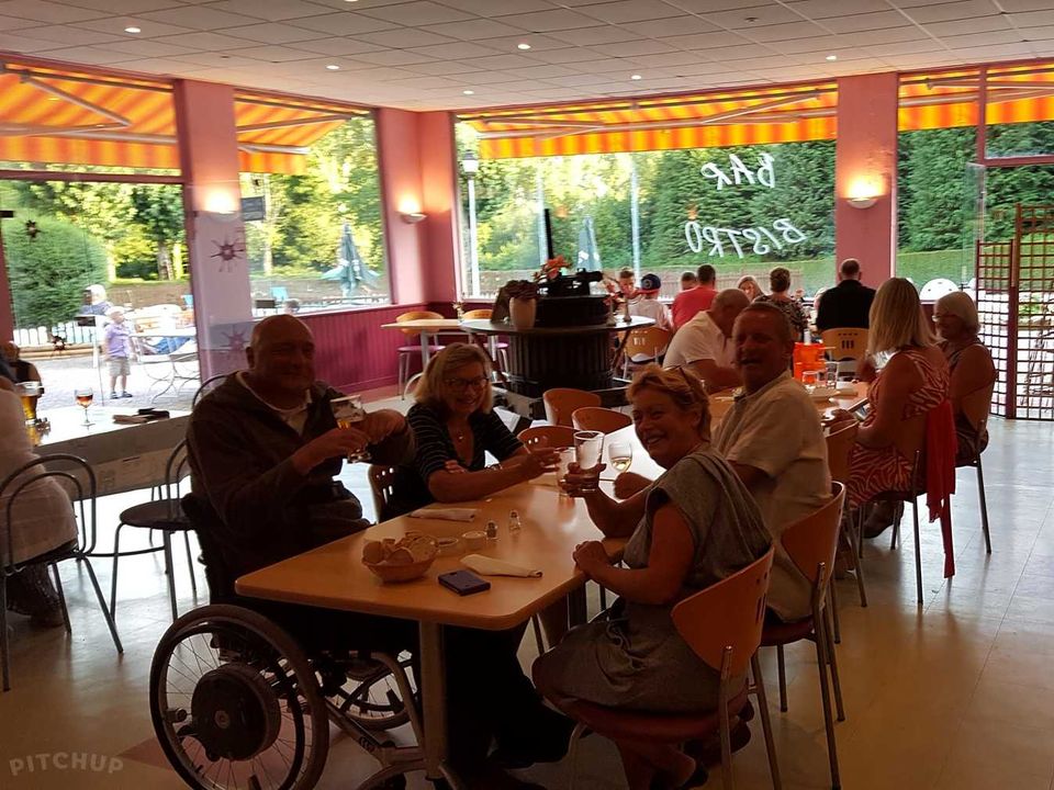 Camping L'Etang Bleu, Vieux Mareuil, Sud Ouest, France avec Voyages