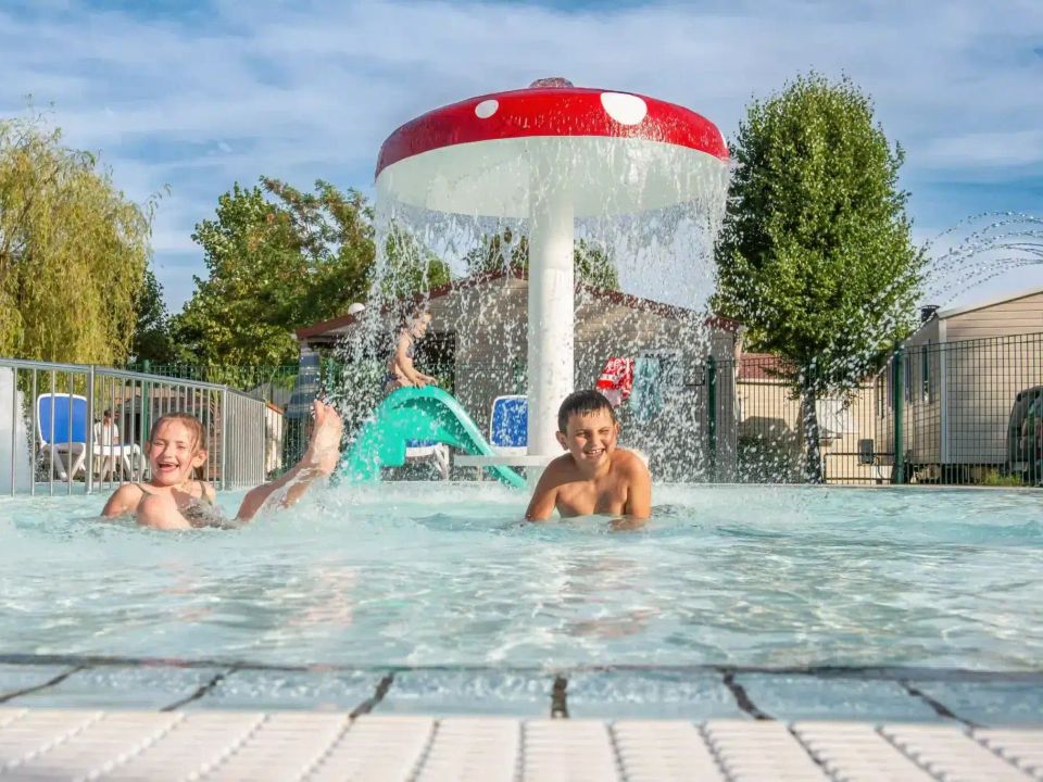 France - Rhône - Murs et Gélignieux - Camping Ile De La Comtesse, 4*