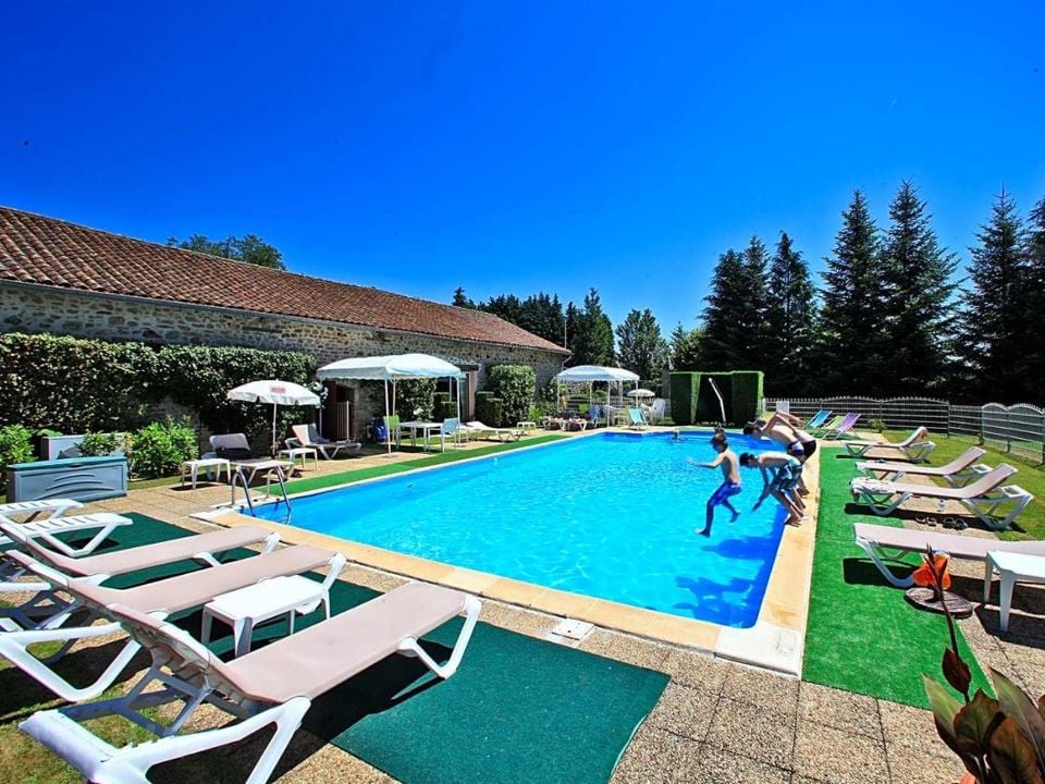 Camping Du Chateau De Leychoisier