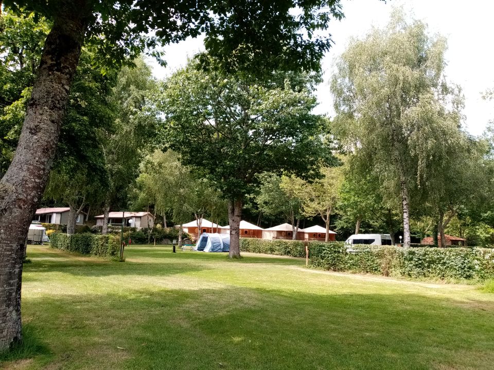 Camping la Vallée de Poupet, 3* - 4