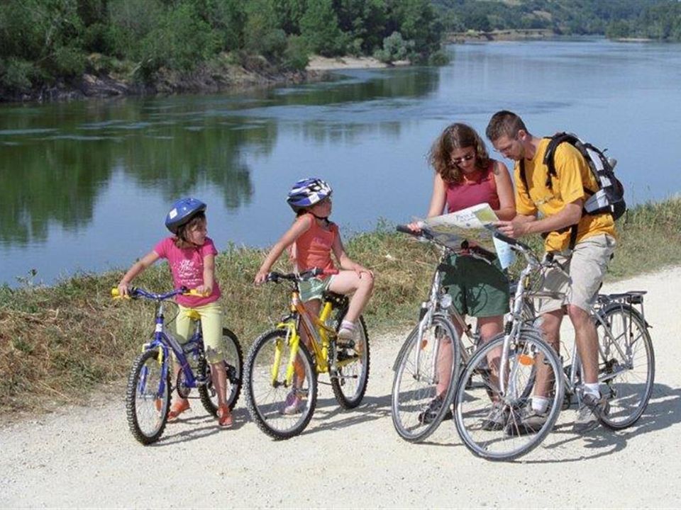 France - Centre - Bréhémont - Flower Camping Loire et Châteaux, 4*