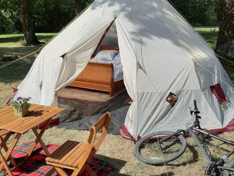 France - Poitou Loire - Vernantes - Camping De La Grande Pature