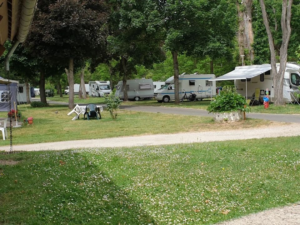 camping-laposisle-aux-moulins