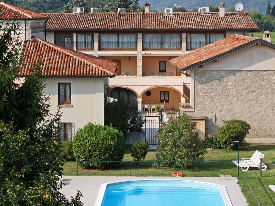 Colombaro Apartments photo 2