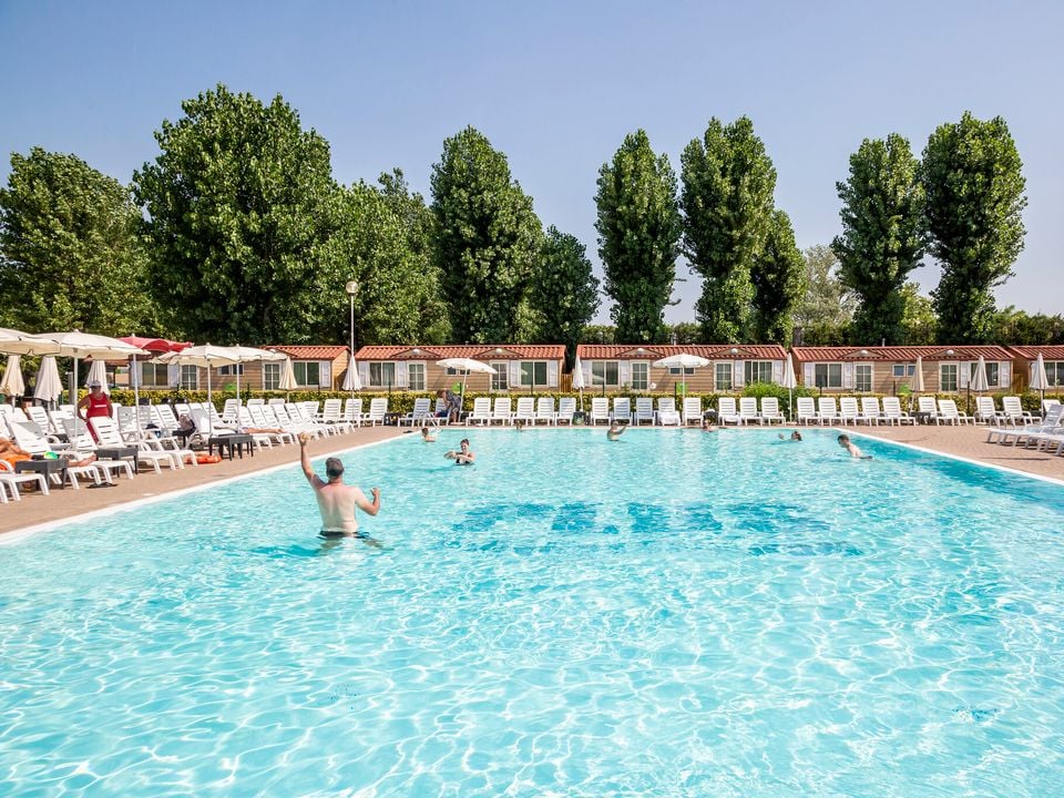 hu Venezia Camping in Town