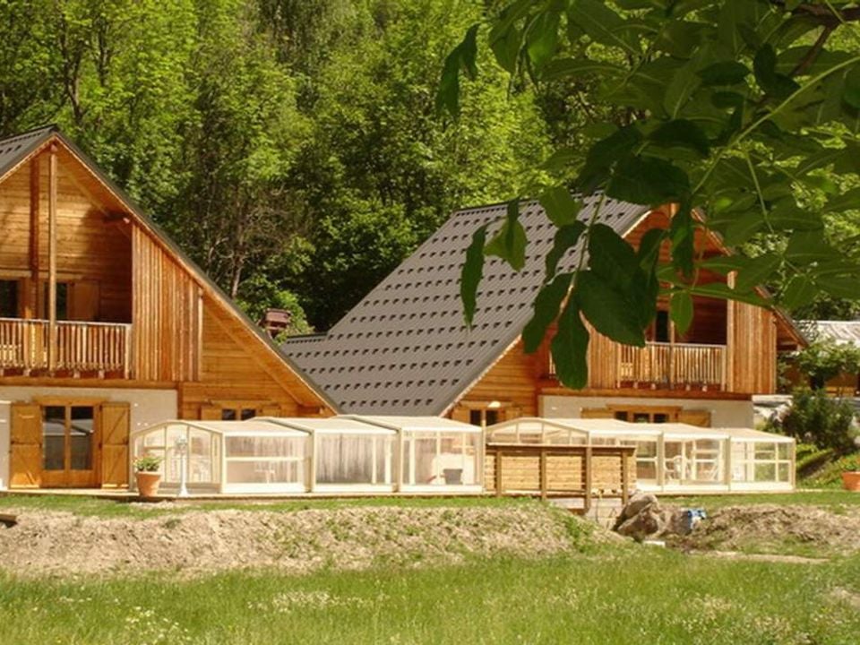 Where is Chalet La Lauze located ? photo 4