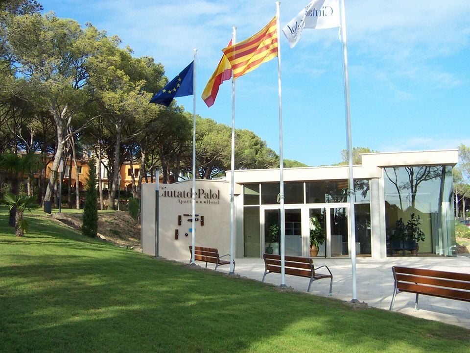 Aparthotel Ciutat de Palol - Camping Girona