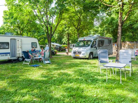 Emplacement - EMPLACEMENT (Tente + voiture ou Minivan)