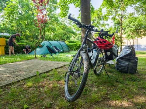 Emplacement - EMPLACEMENT (Tente + vélo+ 1 personne)