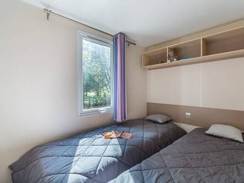 BUNGALOW 4 personnes - Mobil-home | Comfort | 2 Ch. | 4 Pers. | Terrasse surélevée | Clim. | TV