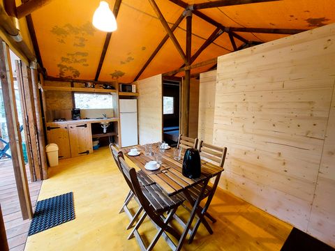 Tente en toile et en bois 6 personnes - Paillote sur pilotis