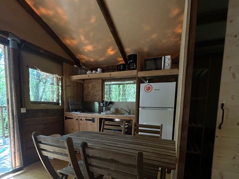 Tente en toile et en bois 6 personnes - Paillote sur pilotis