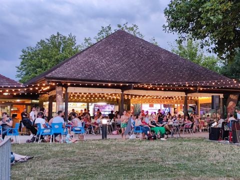 Village De Chalets - Mansigné - Camping Sarthe - Image N°12