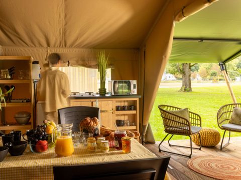 Tente en toile et en bois 4 personnes - Safari Lodge - 2 chambres + Frigidaire + Terrasse