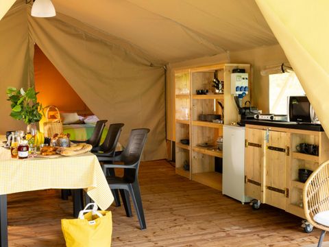 Tente en toile et en bois 4 personnes - Safari Lodge - 2 chambres + Frigidaire + Terrasse