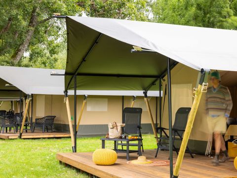 Tente en toile et en bois 4 personnes - Safari Lodge - 2 chambres + Frigidaire + Terrasse