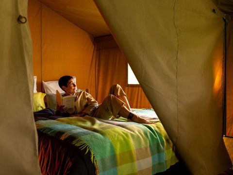 Tente en toile et en bois 4 personnes - Safari Lodge - 2 chambres + Frigidaire + Terrasse