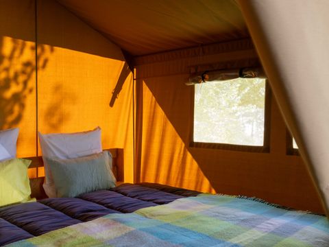 Tente en toile et en bois 4 personnes - Safari Lodge - 2 chambres + Frigidaire + Terrasse
