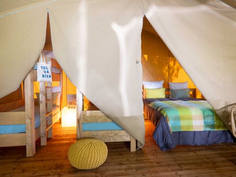 Tente en toile et en bois 4 personnes - Safari Lodge - 2 chambres + Frigidaire + Terrasse