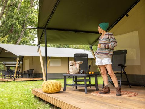 Tente en toile et en bois 4 personnes - Safari Lodge - 2 chambres + Frigidaire + Terrasse