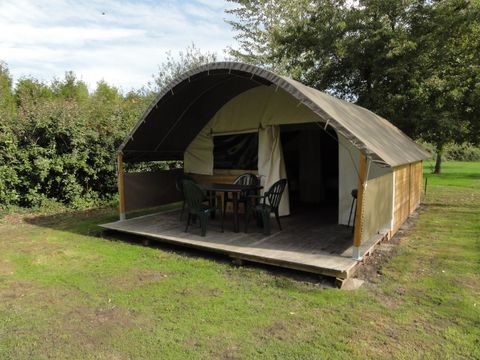 Tente en toile et en bois 4 personnes - Insolite Tente Lodge - Sans sanitaires - 2 chambres - 25m²