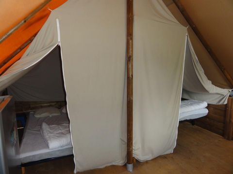 Tente en toile et en bois 4 personnes - Insolite Tente Lodge - Sans sanitaires - 2 chambres - 25m²