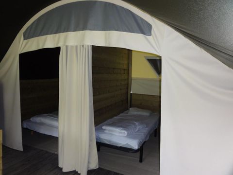 Tente en toile et en bois 4 personnes - Insolite Tente Lodge - Sans sanitaires - 2 chambres - 25m²