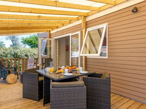 Mobilhome 6 personnes - Mobil-home | Premium Azure | 2 Ch. | 4/6 Pers. | Terrasse surélevée | 2 SDB | Clim. | TV