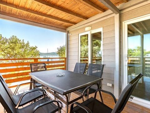 BUNGALOW 6 personnes - Mobil-home | Comfort | 2 Ch. | 4/6 Pers. | Terrasse surélevée | 2 SDB | Clim. | TV