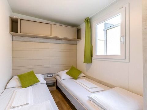 Bungalow 4 personnes - Mobil-home | Comfort | 2 Ch. | 4 Pers. | Terrasse surélevée | 2 SDB | Clim. | TV