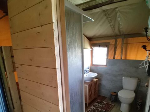 Tente en toile et en bois 4 personnes - Woody 25 Confort Safari Lodge Tente Salle de bain - 2 chambres