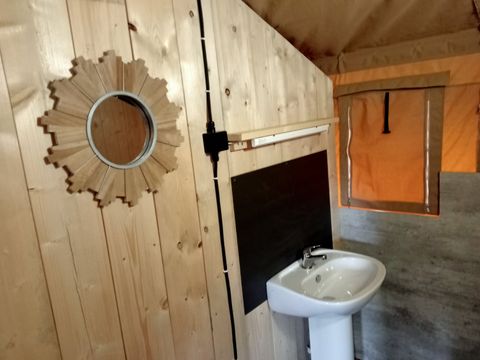 Tente en toile et en bois 4 personnes - Woody 25 Confort Safari Lodge Tente Salle de bain - 2 chambres