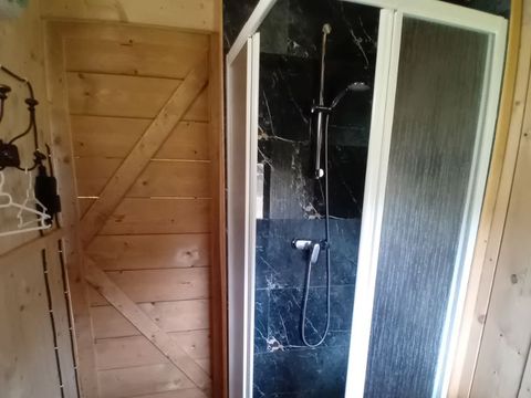 Tente en toile et en bois 4 personnes - Woody 25 Confort Safari Lodge Tente Salle de bain - 2 chambres