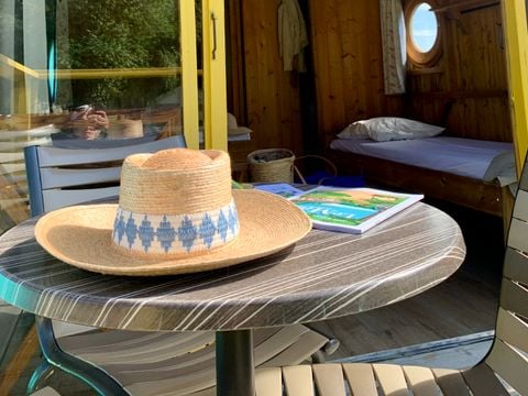 HÉBERGEMENT INSOLITE 3 personnes - Les roulottes du lac Terre d'Auge