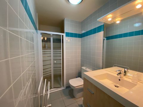 APPARTEMENT 6 personnes - CASTEL APPARTEMENT 4/6 pers 2 sdb RDC