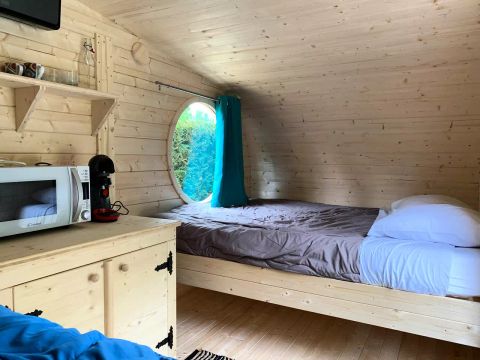 HÉBERGEMENT INSOLITE 2 personnes - Cabane Hobbit 2 Personnes Sans Sanitaire Climatisée