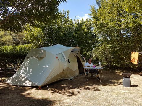 Emplacement - Emplacement Nature (tente, caravane ou camping-car - superficie moyenne 100m²)