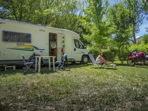 Emplacement - Emplacement Confort (tente, caravane ou camping-car - électricité 10A - superficie moyenne 120m²)