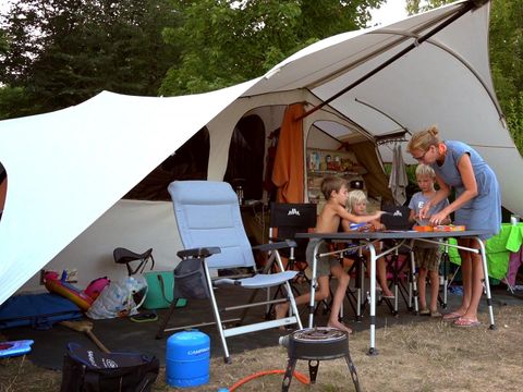 Emplacement - Emplacement Confort (tente, caravane ou camping-car - électricité 10A - superficie moyenne 120m²)