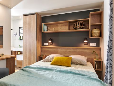 MOBILHOME 6 personnes - Luxe SPA - 2 chambres - 2 salles de bains - 2 WC - CLIM - TV + Lave vaisselle + Jacuzzi