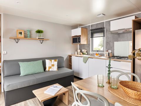 MOBILHOME 6 personnes - Luxe SPA - 2 chambres - 2 salles de bains - 2 WC - CLIM - TV + Lave vaisselle + Jacuzzi