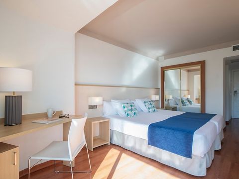 CHAMBRE 2 personnes - CHAMBRE DOUBLE - VUE PISCINE - BALCON