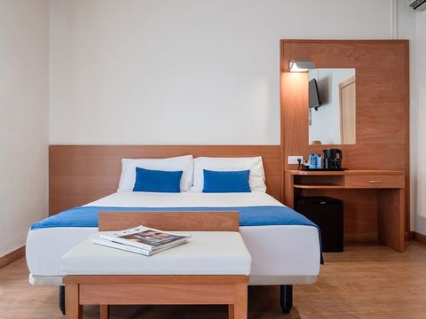 CHAMBRE 3 personnes - CHAMBRE DOUBLE + LIT D'APPOINT - BALCON - PETIT-DÉJEUNER INCLUS