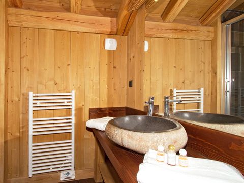 Chalet Odalys  Le Loup Lodge - Camping Isère - Image N°7