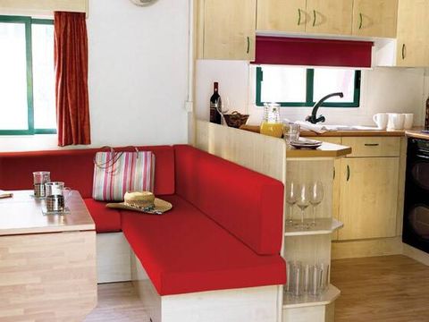 MOBILHOME 6 personnes - Classique | 3 Chambres | Capacité 6 personnes | Terrasse semi couverte | 1 Salle de bain | Climatisation