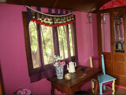 CHALET 2 personnes - Roulotte avec sanitaire 1ch 2 pers