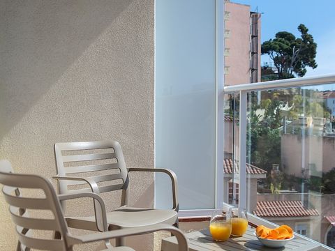 Chambre 2 personnes - CHAMBRE DOUBLE - BALCON - PETIT-DÉJEUNER INCLUS